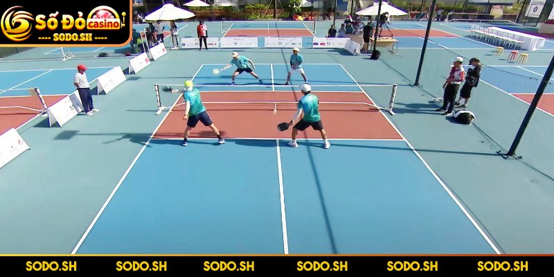Kích Thước Sân Pickleball Tiêu Chuẩn Để Tập Luyện Thi Đấu Mặt sân phải bằng phẳng tuyệt đối, không lún, không gồ ghề